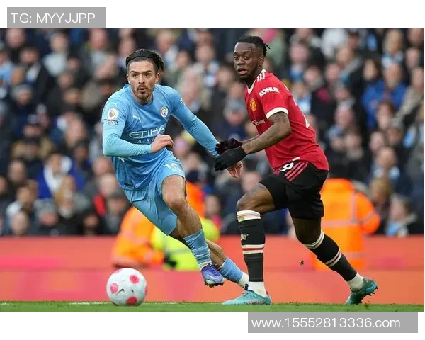 万比萨卡力争突破曼城防线展现个人风采与球队默契配合